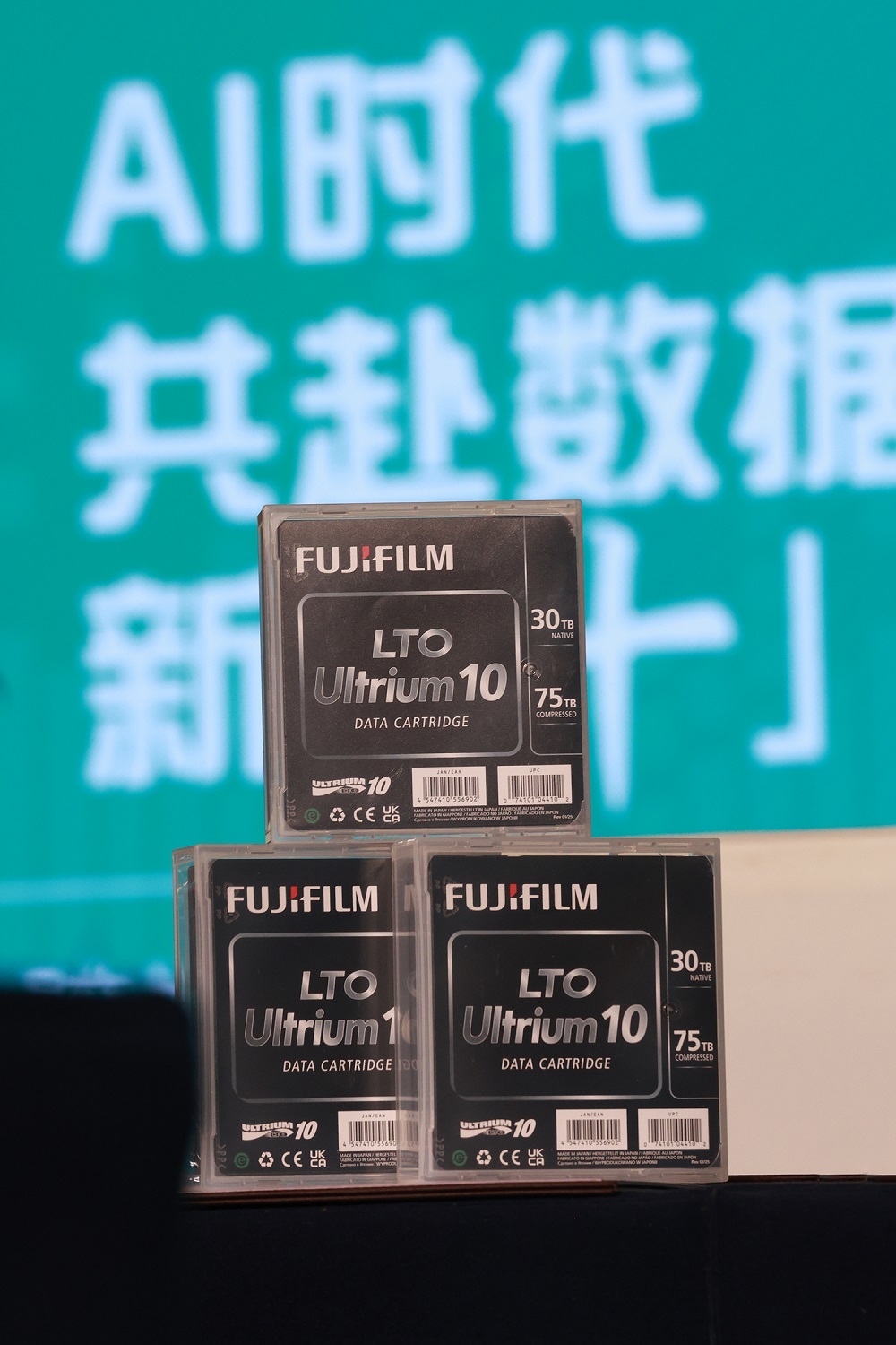 苹果Siri王炸新功能曝出,AI操控一切App,又一华人AI研发跳槽Meta