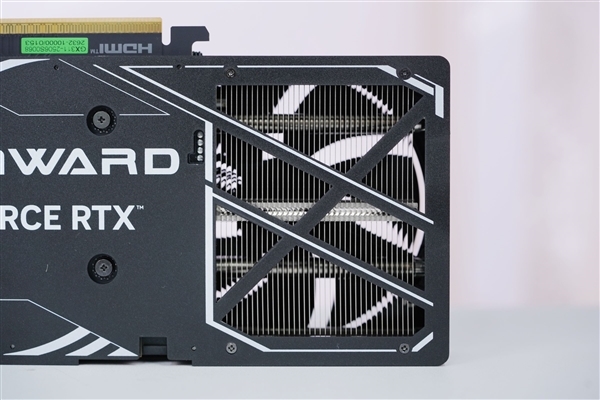 双风扇短小精悍!耕升RTX 5050追风OC显卡图赏