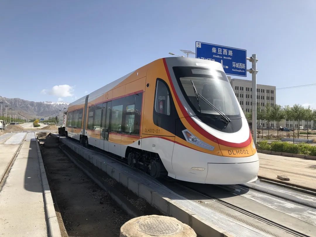 德令哈市新能源现代有轨电车 资料图