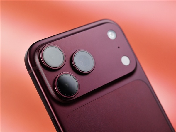 首销量产版iPhone 18 Pro Max上手体验:配置更强!更有分量