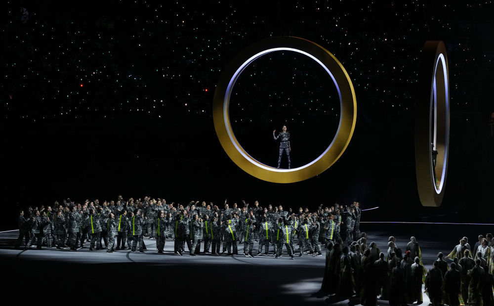 2月6日，演员在开幕式现场表演。新华社记者 陶希夷 摄