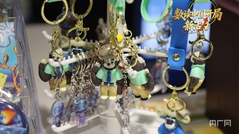 南昌市青山湖区一家电影院推出票根兑换电影周边活动（央广网记者 郇康新 摄）