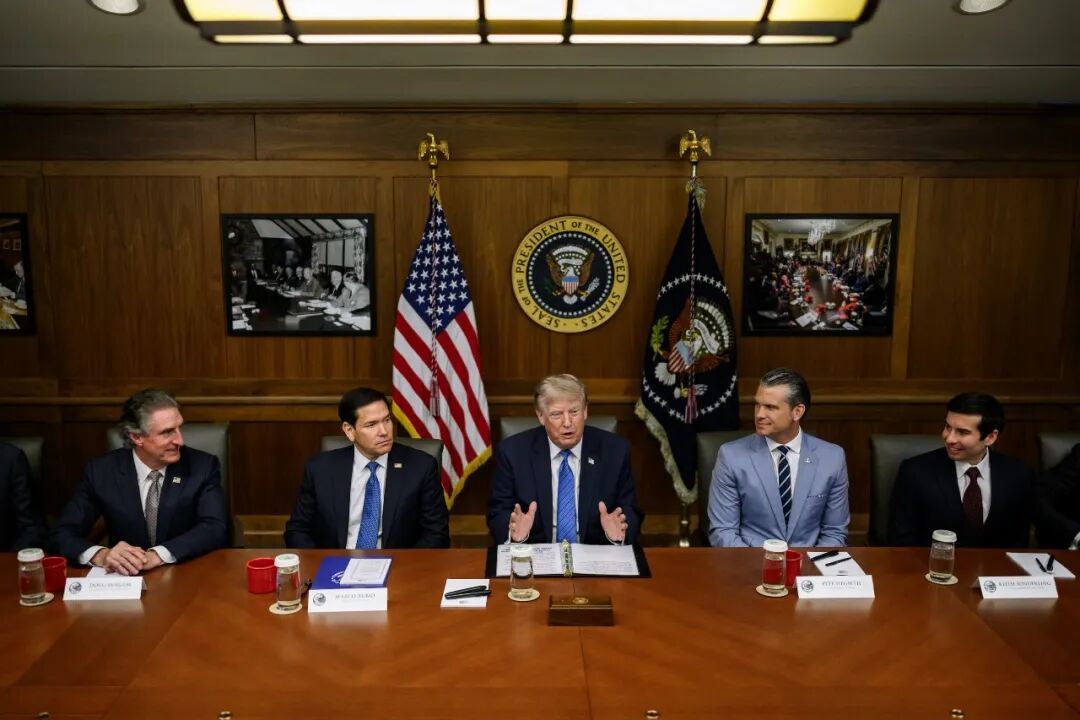 01_trump_camp_david_cabinet.jpg