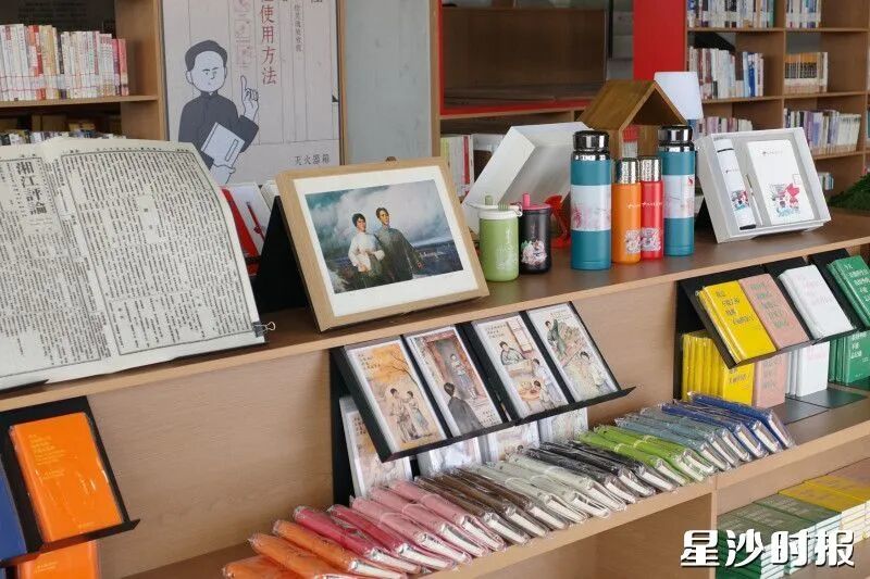 开慧镇初恋书店内景。章帝 摄