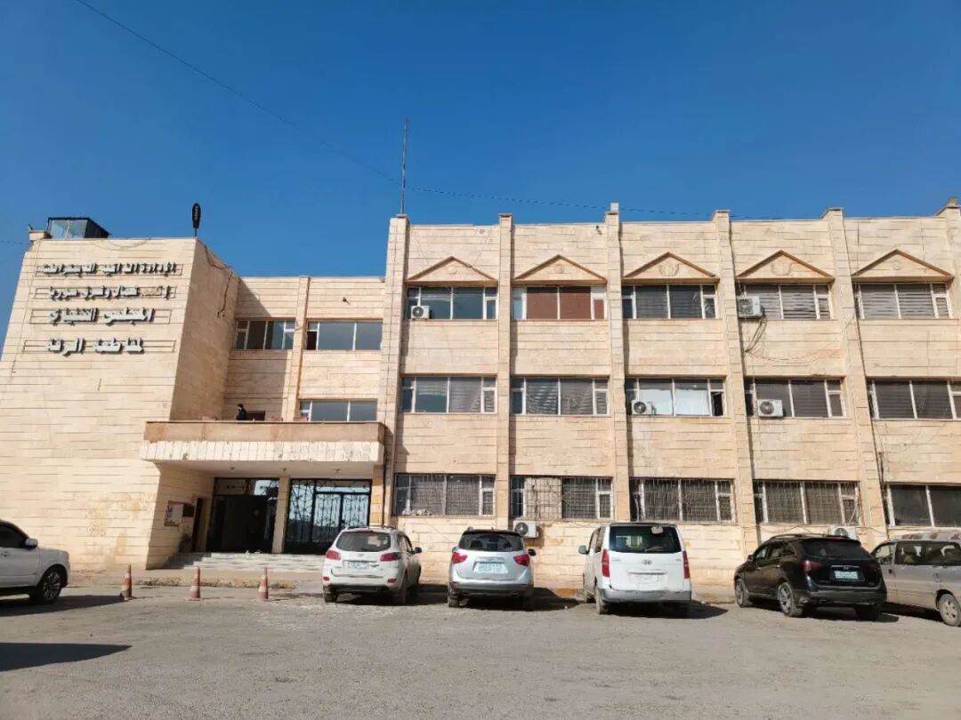 ◆位于拉卡的东北部行政当局办公楼。(拍摄:黄瑜珊)