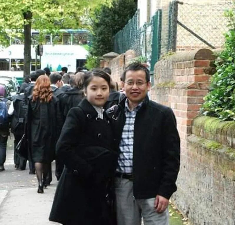 朱雯琪和父亲前往牛津面试。（图/受访者提供）