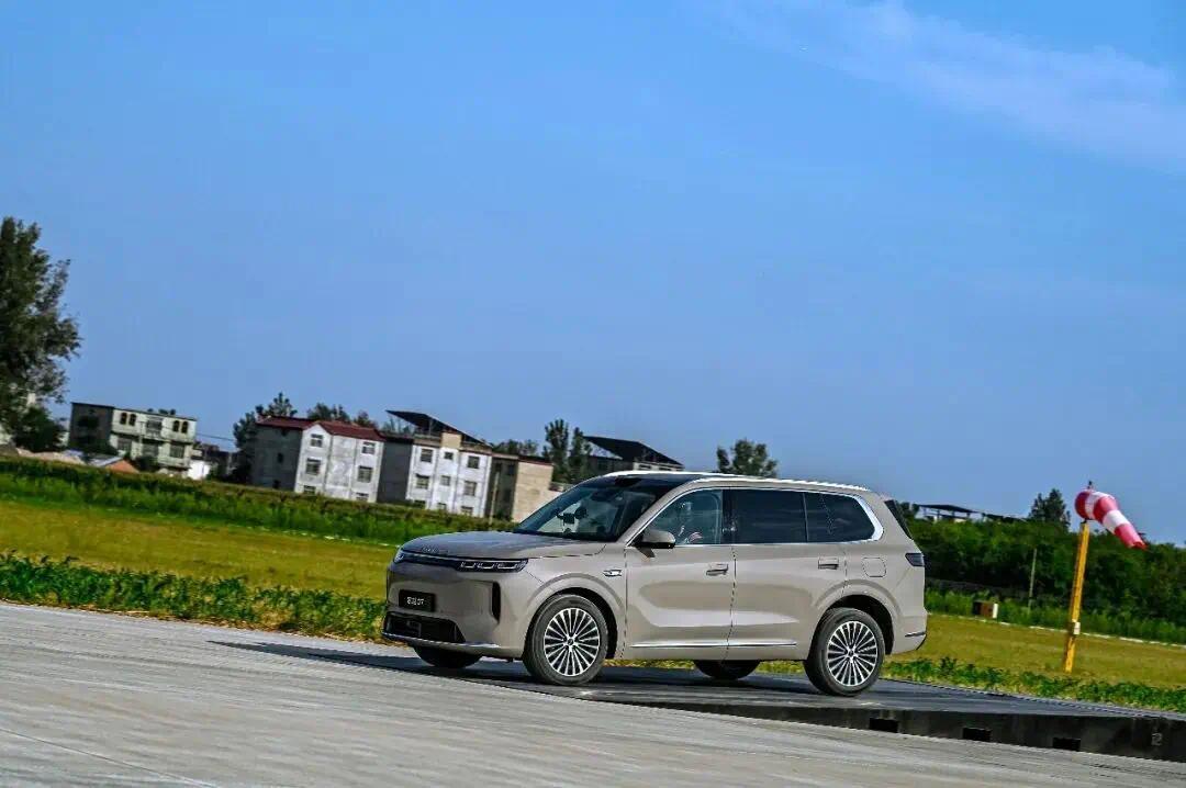 LAB测试丨一台15万级大五座SUV,底盘功底够不够格?