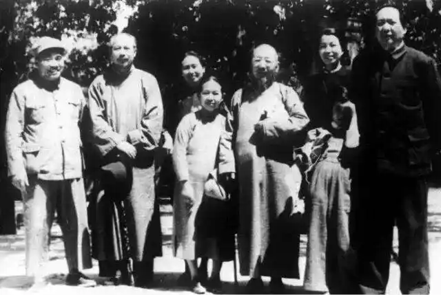毛泽东、朱德、江青与柳亚子伉俪、余新清伉俪