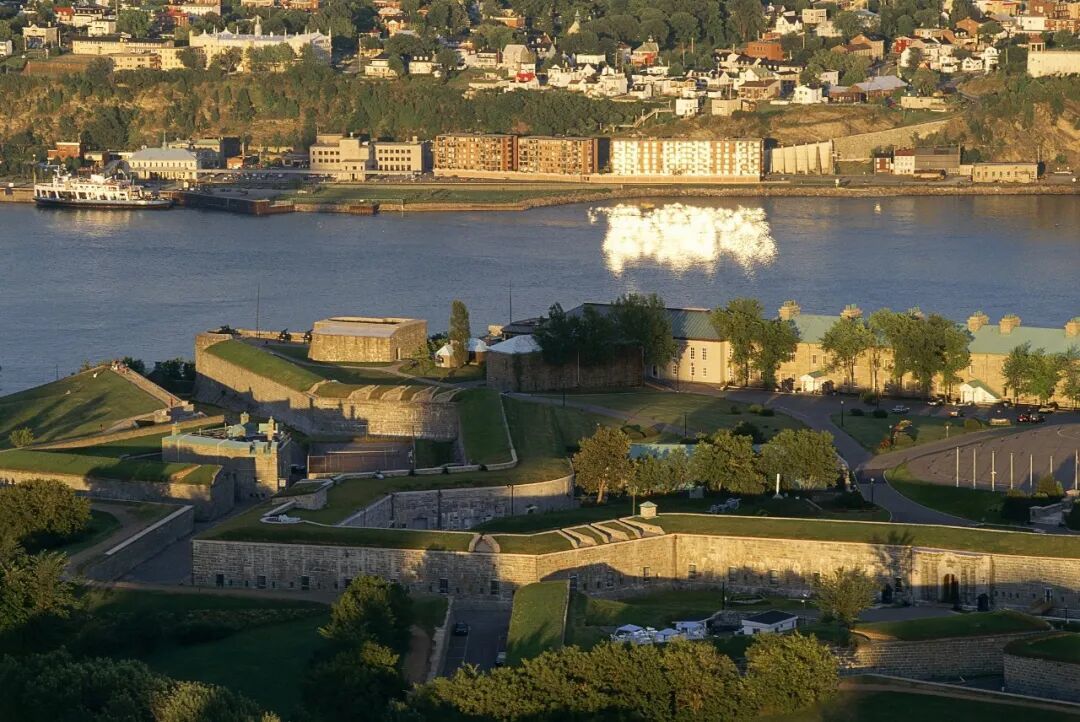 “我们是谁”:拼写争议背后的加拿大国族认同迷思