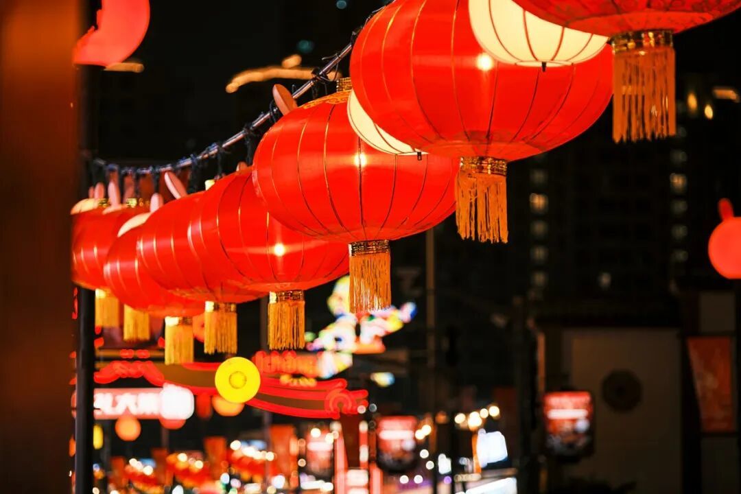 摄图网_507608729_上海豫园元宵灯会夜景灯笼_(企业商用).jpg