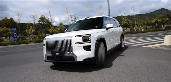 极氪8X，宝马看了也得恍惚