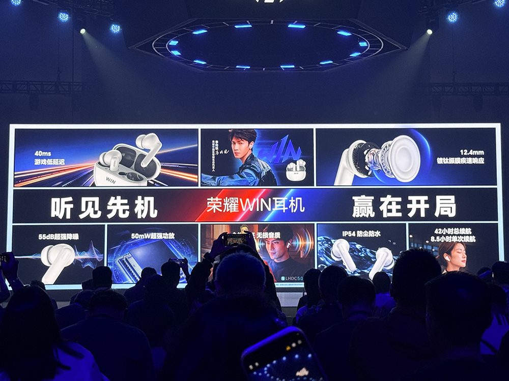 荣耀掀桌电竞手机！国补价2251元起，全系2K+185Hz、1万mAh大电池
