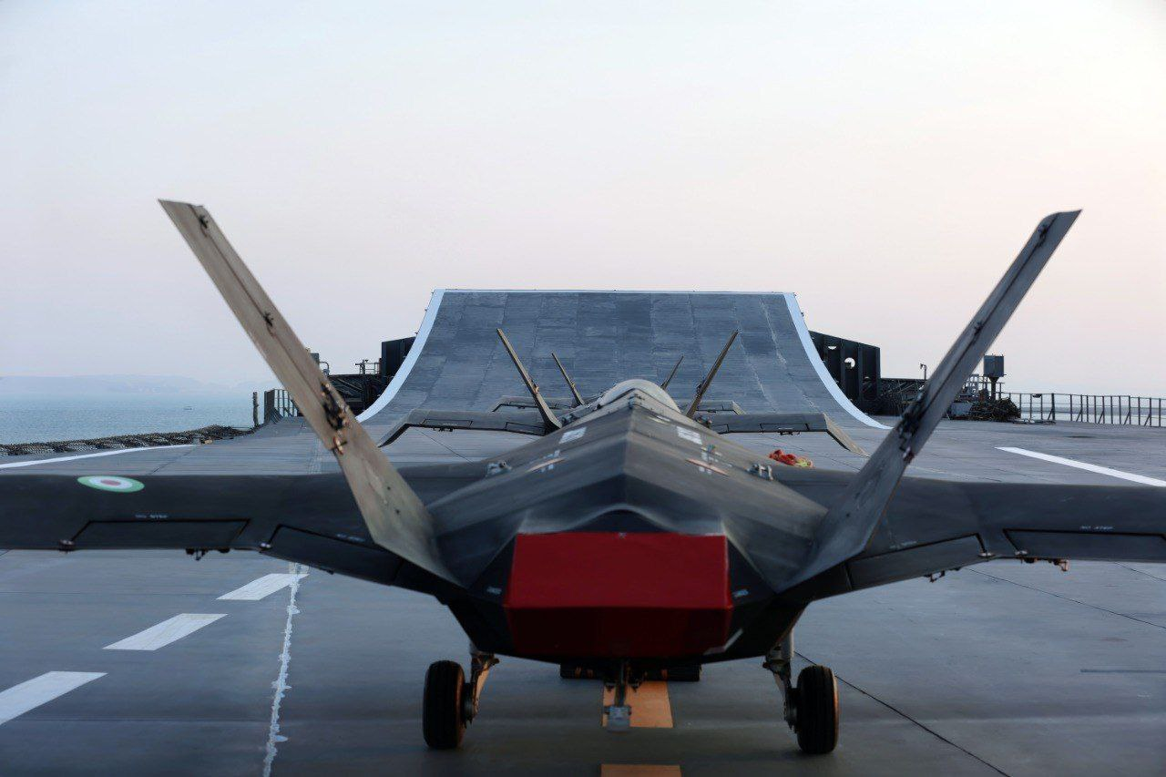 JAS-313相当于无人版的F-313“征服者”