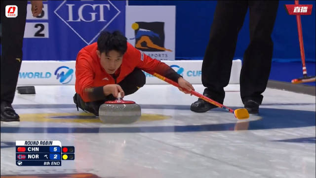 中国队冰壶赛第八局选择打掉对手壶，战术合理占优