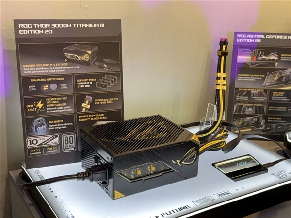 ROG夜神RTX 5090 20周年纪念卡发布:4槽巨兽解锁800W!