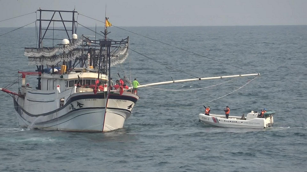 △向附近渔船了解情况