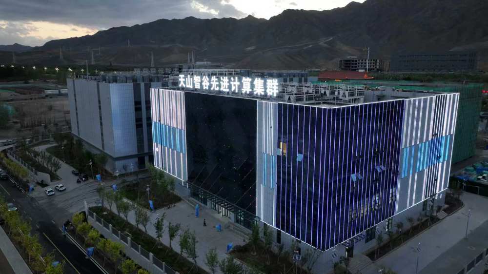 新疆哈密市伊吾县一算力中心大楼。(受访者供图)