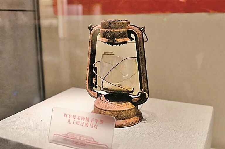 “马灯妈妈”钟招子用过的马灯