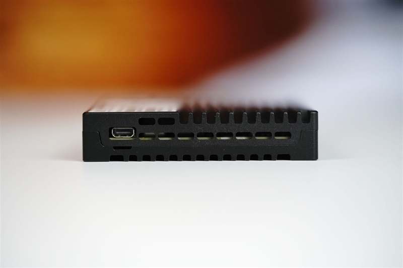 专为AI而生的企业级QLC SSD!长江存储PE501 61.44TB评测:超过1PB的写入测试