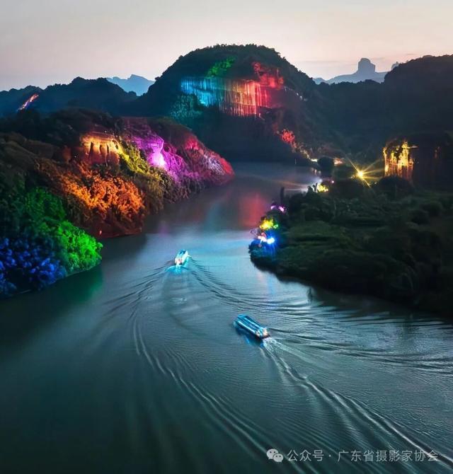《锦澜焕彩》摄影：谢锦树