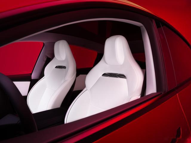 特斯拉Model Y焕新版:26.35万起,三款配置怎么选最划算?-有驾