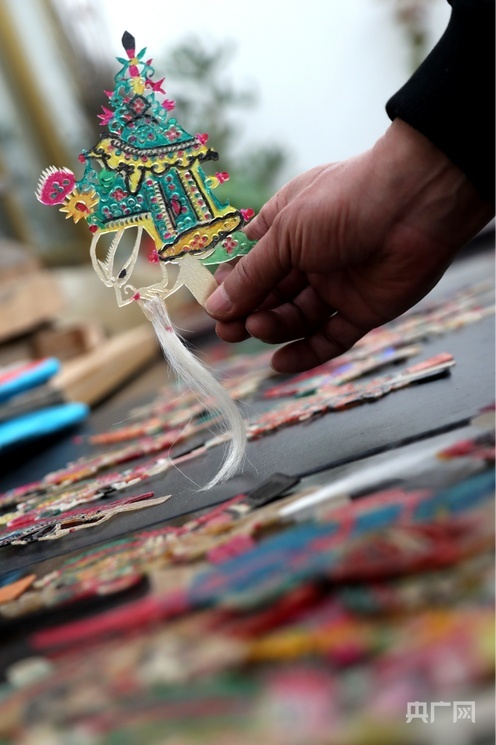 陈增光制作的皮影（央广网记者 贾海元 摄）