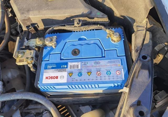 开了五年自动挡车，真的后悔没早知道：没电别傻推，老司机教你两招-有驾