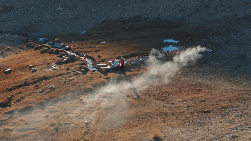 晨曦中的洛巴组。刘苏汉 摄