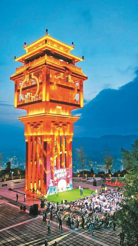 凤凰山活动现场。(九哥 摄)