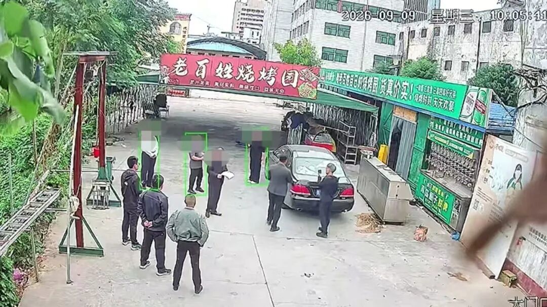△烧烤店频遭有关部门检查。