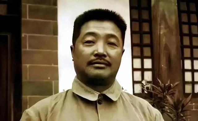 64年贺龙和杨勇吃饭，干事员端上一瓶茅台，贺龙：把你们司理叫来