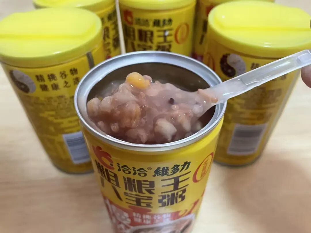 记者实测洽洽维多力粗粮王八宝粥。深圳商报·读创客户端记者 周良成 摄