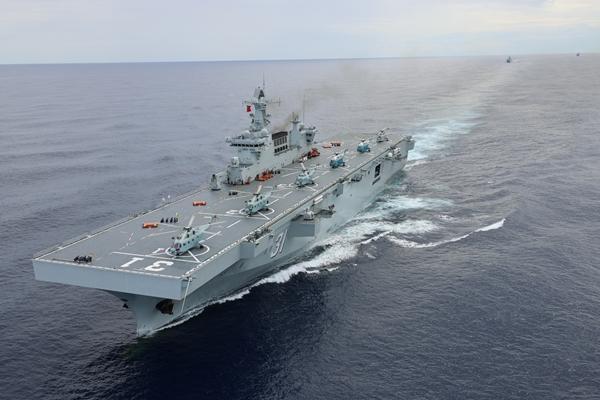 2024年，海南舰正在组织舰载机起降训练。乔晨曦/摄