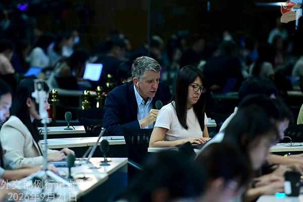 中方公布习近平主席即将访美的消息后，外交部记者会上，中外记者密集询问此访相关问题。 外交部网站 图