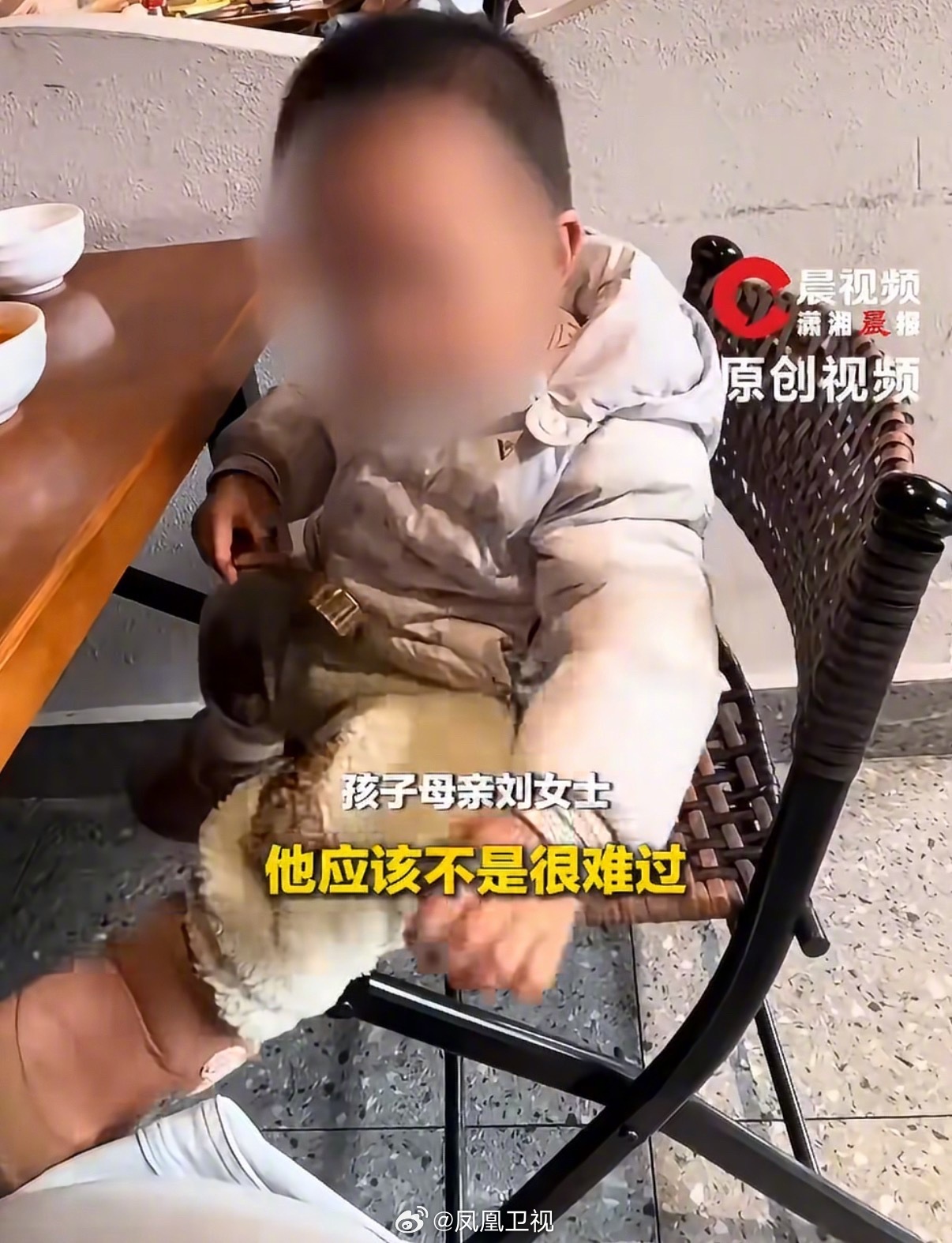 【#坠亡幼童父亲回应全程冷漠不道歉#:没有外遇也没有其他小孩🤔】#