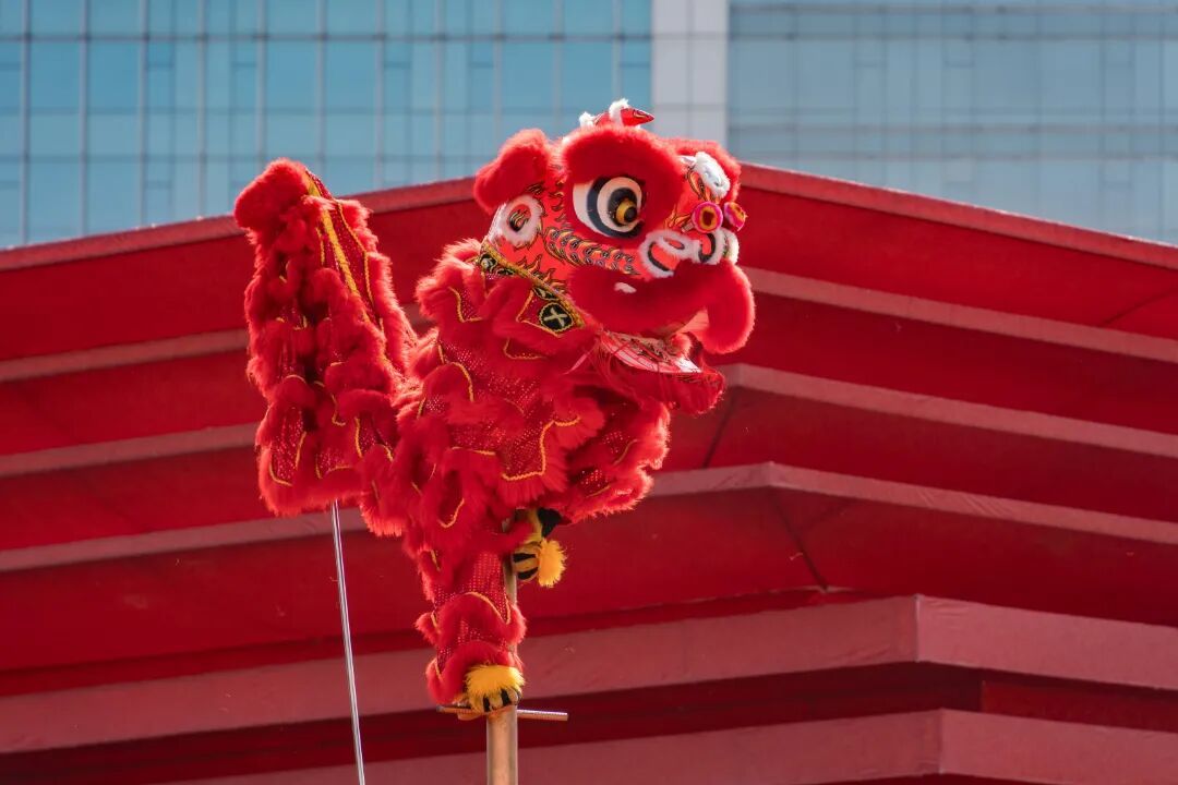 摄图网_701624560_中国新年传统南狮醒狮春节_(企业商用).jpg