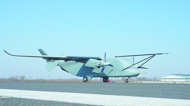 “长鹰-8”大型运投无东谈主机3月31日在郑州见效完成首飞。