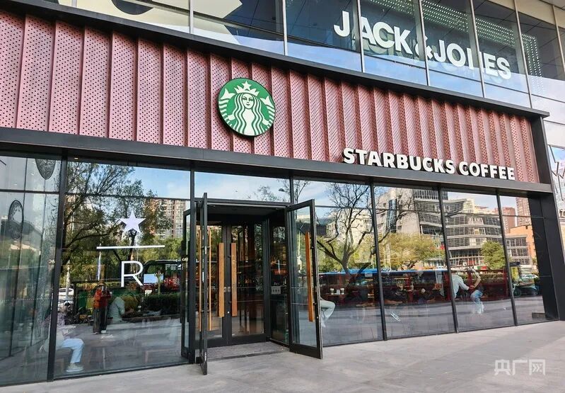 星巴克全国门店启动“消费入座”(央广网记者 庞婷 摄)