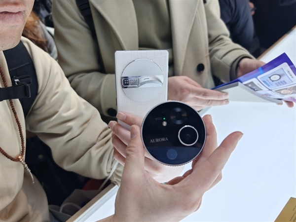 追觅首款旗舰手机亮相：造型奢华 黄金版价格超10万元