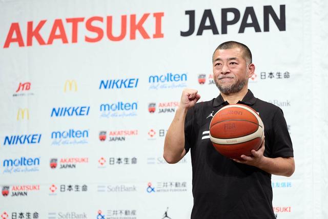 日本千叶，日本男篮新任主教练大谷大介出席新闻发布会。图/VCG