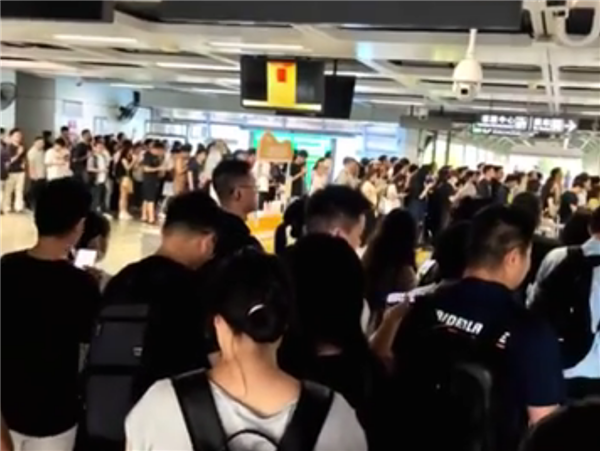 单日客流942万人次、排队近百米:深圳地铁落实安检全覆盖引热议