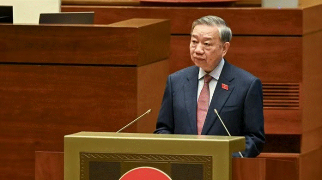 ◆4月6日,苏林在越南第十六届国会第一次会议上发表讲话。(图源:越南政府网站)