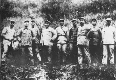 周恩来和红一方面军领导人在福建建宁合影