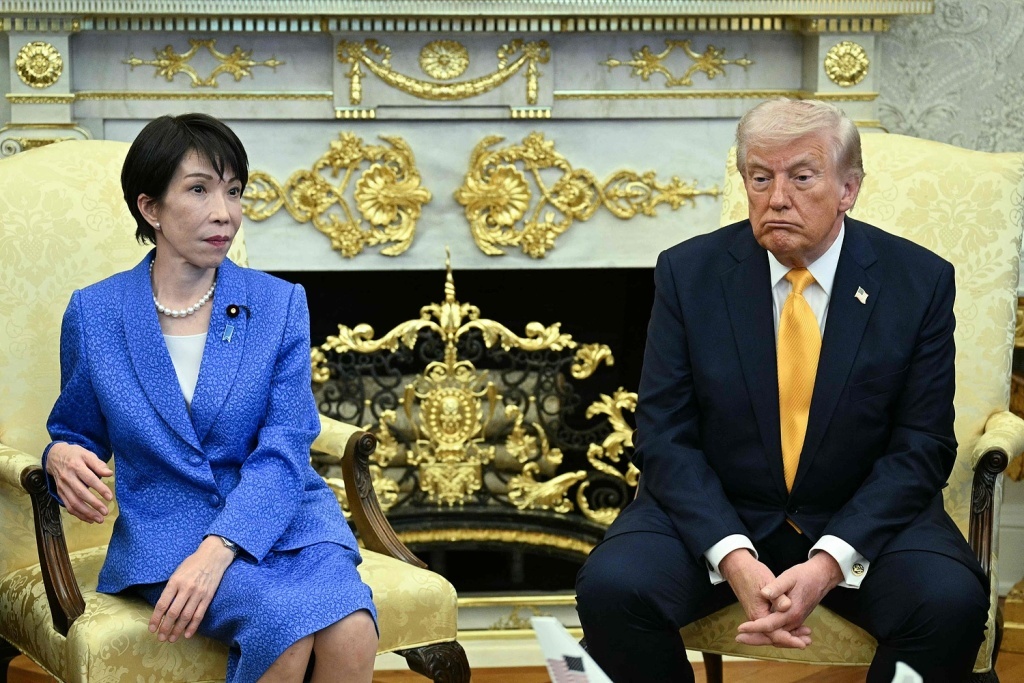 当地时间2026年3月19日,美国华盛顿,美国总统特朗普在白宫椭圆形办公室与日本首相高市早苗会面。视觉中国 图