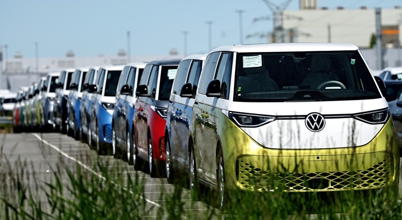 德国埃姆登港等待出口的大众汽车 东方IC