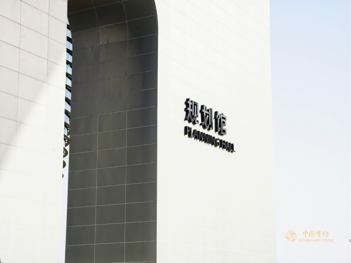 2026“中国有约・相约新疆”国际媒体采访团首站到访乌鲁木齐文化中心规划馆