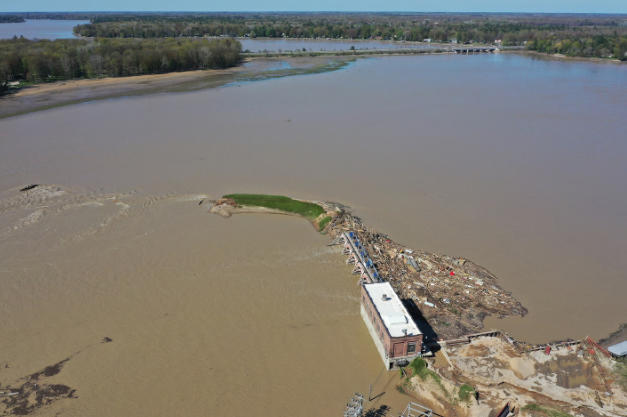 ▲2020年5月,美国密歇根州一座决堤的水坝