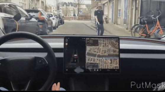 实测画面震撼真!马斯克:特斯拉自动驾驶已能识别手势信号 开车真能玩手机睡觉了