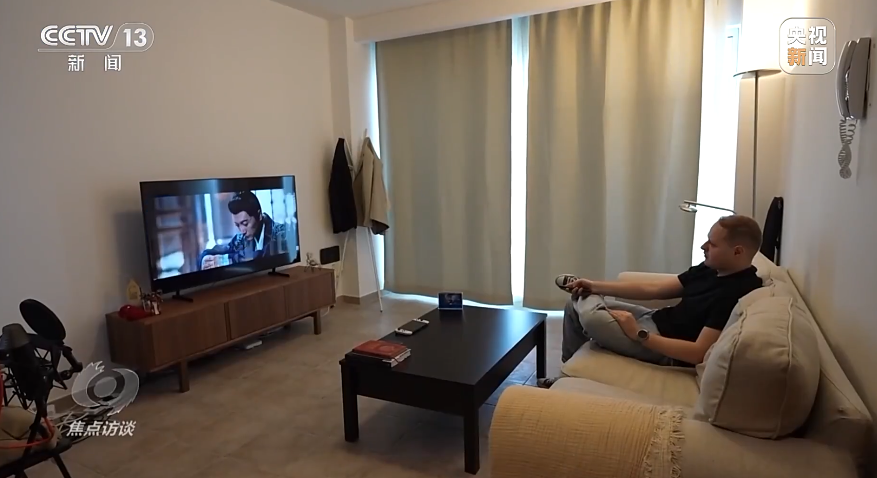 29岁的阿联酋小伙儿艾哈迈德&middot;沙克尔说，现在观看中国网剧是当地年轻人最潮的文化娱乐方式。