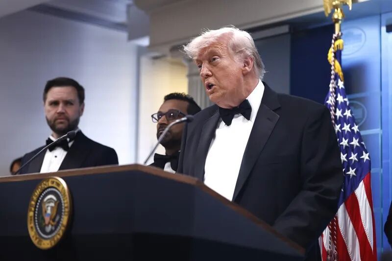 特朗普在枪击事件后向记者发表讲话 东方IC